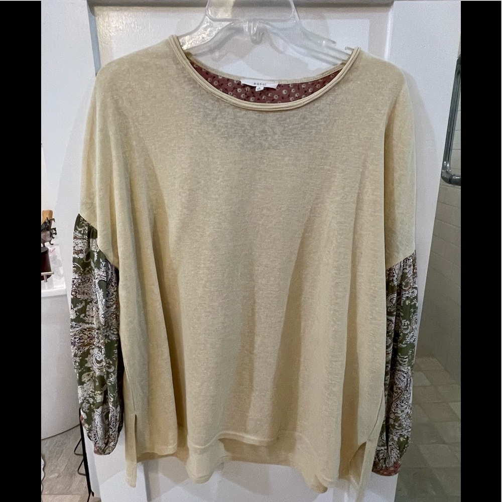 Easel Size Small Loose Fitting Top Yellow w/ Olive Green Paisley Sleeves